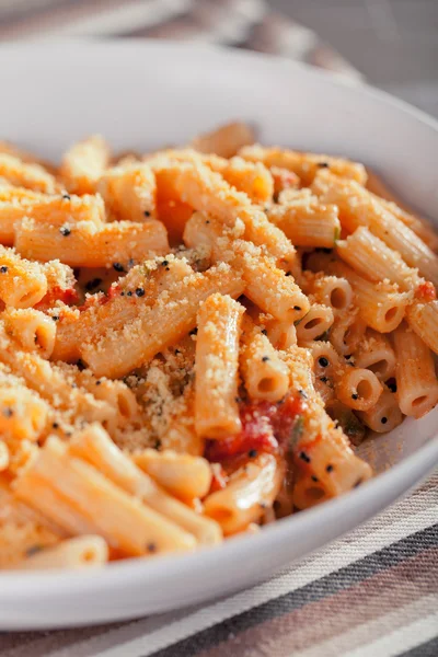 Penne with tomatoes and parmesan cheese — Stock Photo, Image