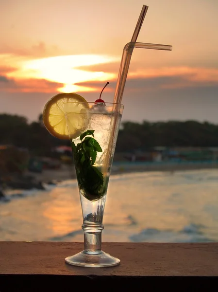 Mojito cocktail On  Beach — Stock Photo, Image