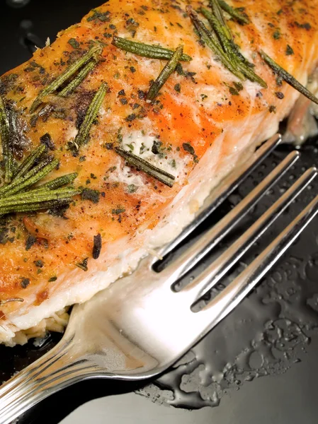 Salmone al forno con rosmarino — Foto Stock