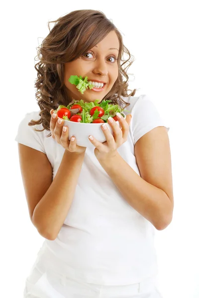 Frau bereitet gesunden Salat zu — Stockfoto
