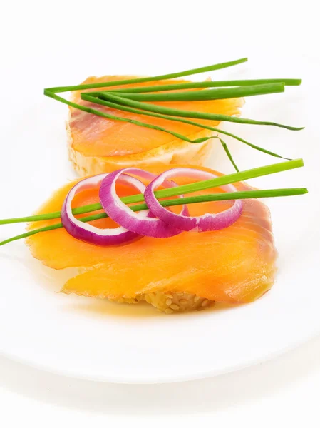 Сендвичі з лососем на білому — стокове фото