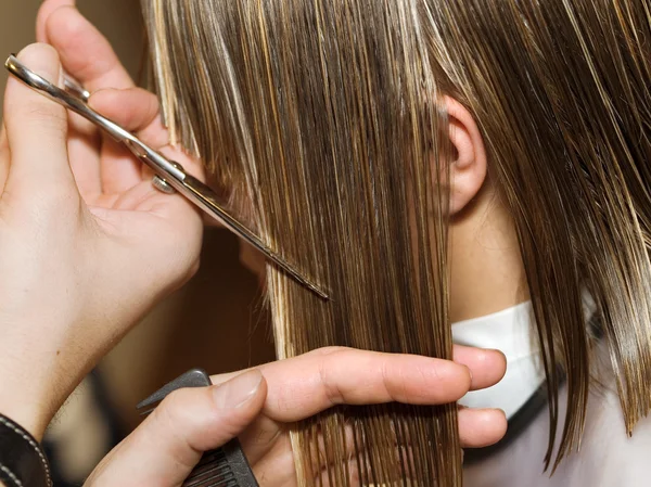 Young beautiful woman cutting hair — Stock Photo, Image