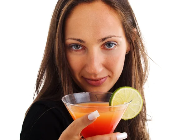 Kvinna som njuter av exotiska drink — Stockfoto