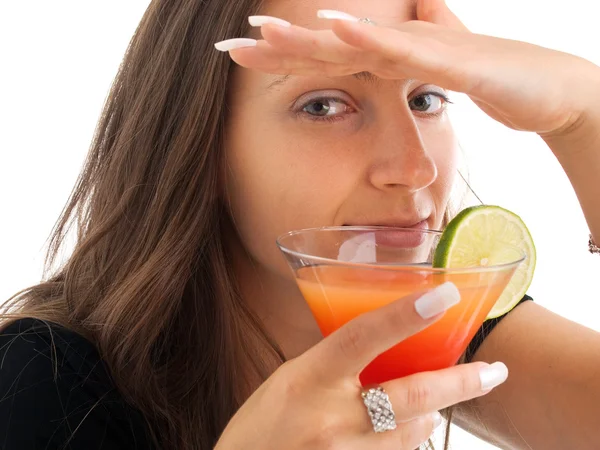 Jonge vrouw met cocktail — Stockfoto