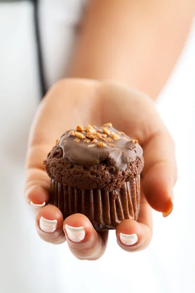 Muffin in woman's hand — Stock Photo, Image