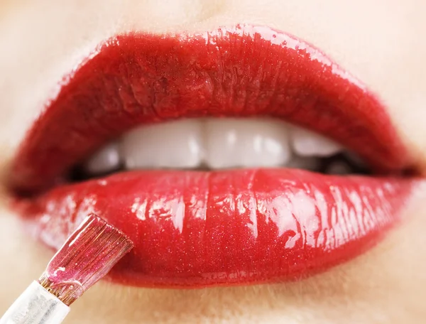 Labios con lápiz labial rojo —  Fotos de Stock