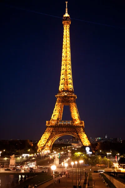 Torre Eiffel à noite — Fotografia de Stock