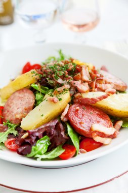 Cannes'de Gurme Salatası