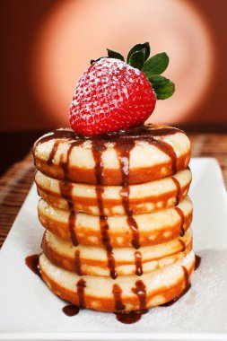 Şurubu ile Amerikan krep