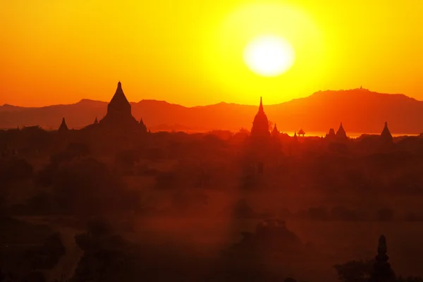 日の出、ミャンマー バガン パゴダ — ストック写真