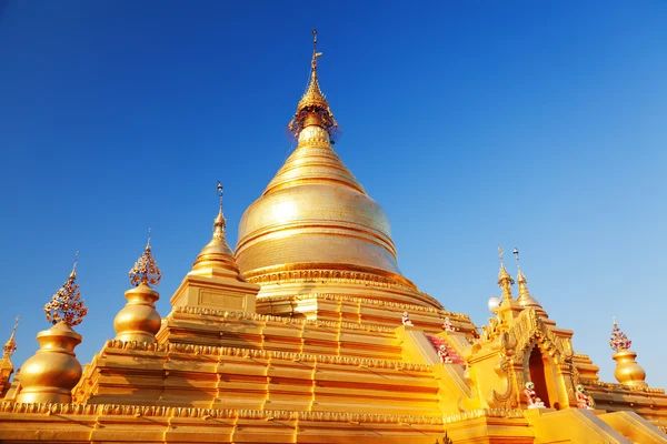 Maha Lawka Marazein Pagoda — Zdjęcie stockowe