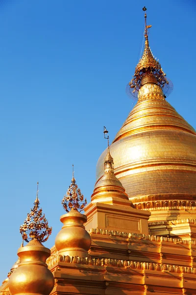 Maha Lawka Marazein Pagoda — Stockfoto