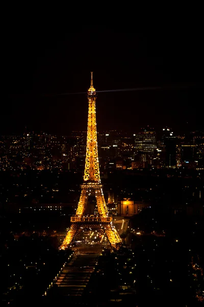 Eiffelova věž v noci — Stock fotografie