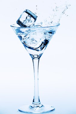 Martini splash buz küpleri ile