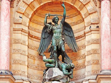 Saint Michael, Paris heykeli