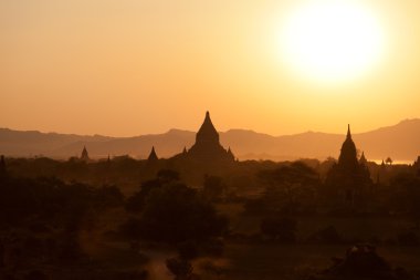 Bagan pagodadan gündoğumu