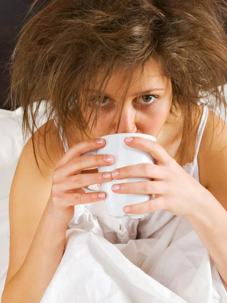 Mujer bebiendo café —  Fotos de Stock