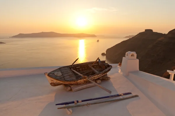 Altes boot in firostefani, santorini — Stockfoto