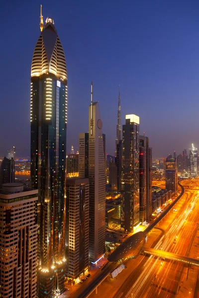 Dubai skyline por la noche — Foto de Stock