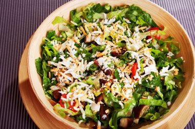 Taze yeşil salata.