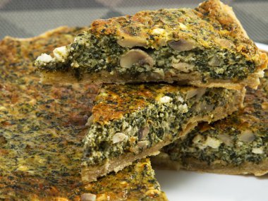 Kiş ıspanaklı, peynir