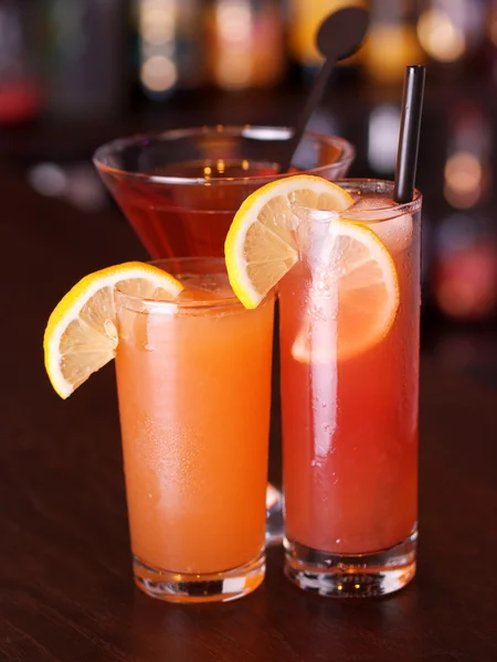 Červený koktejly v baru — Stock fotografie