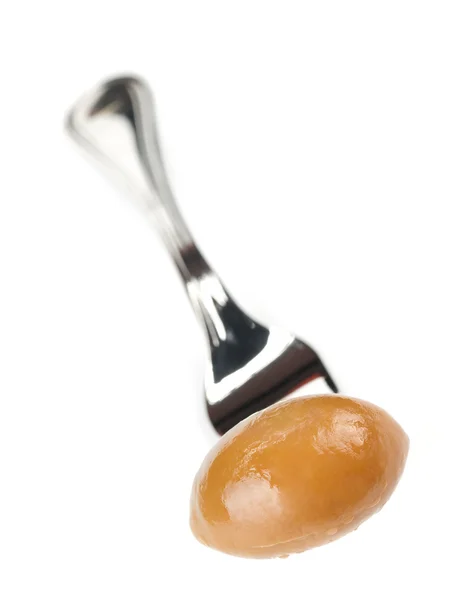 Oliva marinada en tenedor — Foto de Stock