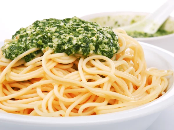 Spaghetti med pestosås — Stockfoto