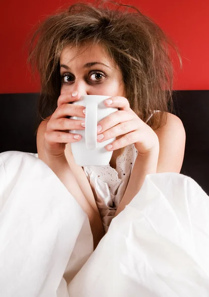 Káva žena v posteli — Stock fotografie