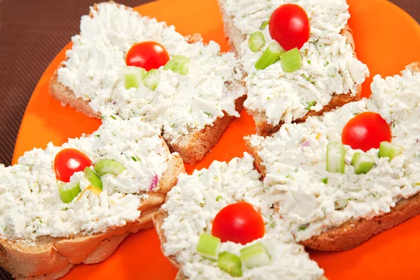 Sanduíches com creme de queijo e aipo — Fotografia de Stock