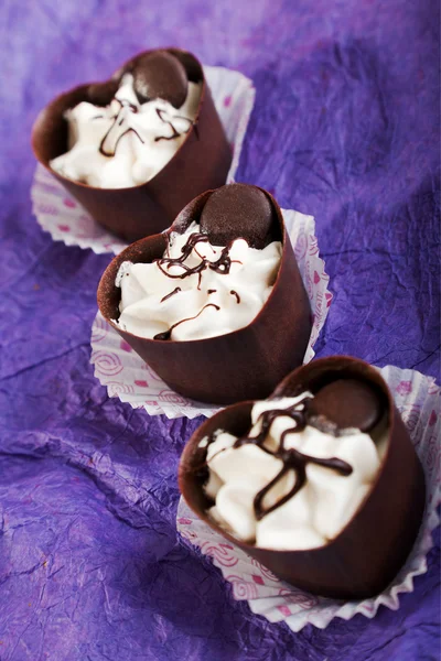 Herzförmige Schokoladenbonbons — Stockfoto