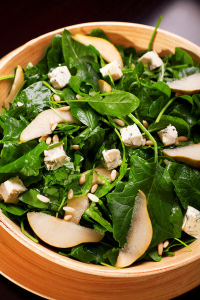 Spinach salad with blue cheese