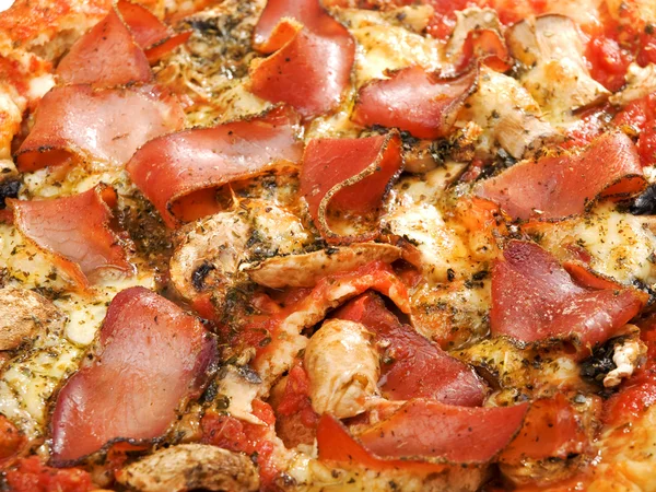 Prosciutto Pizza-bakgrunn – stockfoto