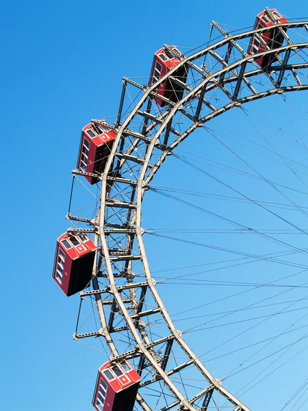 Prater ve eski tekerlekli — Stok fotoğraf