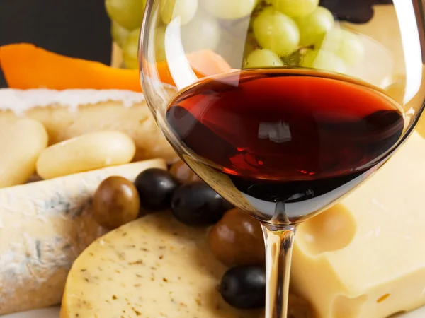 Cheese, grapes and wine — Stock Photo, Image