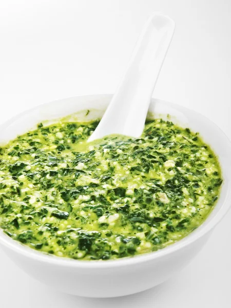 Molho de pesto em tigela — Fotografia de Stock