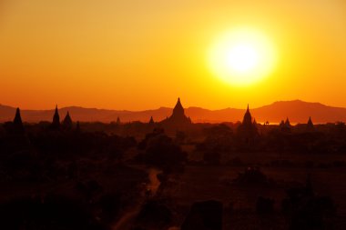 Bagan pagodadan gündoğumu