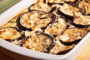 Patlıcan peynir güveç ile