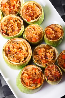 Kuskus ile doldurulmuş kabak