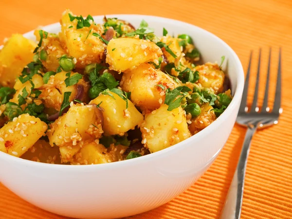 Potatoes with sesame and cilantro — Stock Photo, Image