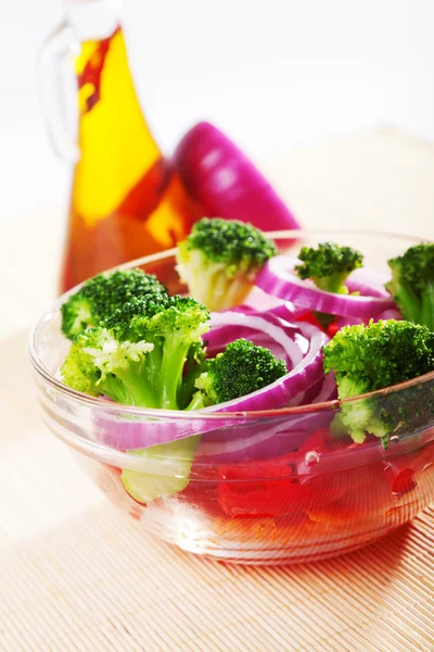 Salad with broccoli, onion, vegetables — Stock Photo, Image