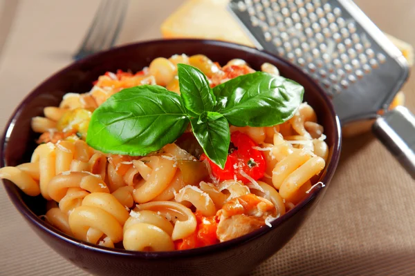 Massa com tomate e parmesão — Fotografia de Stock