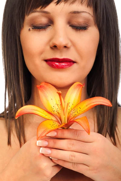 Schöne junge Frau mit Blume — Stockfoto