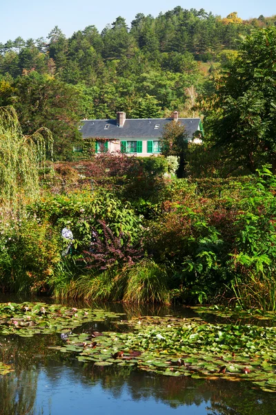 Monet's water lily pond in Giverny — Stock Photo, Image