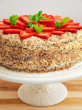 Çilekli çikolatalı pasta