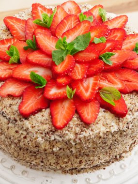 Çilekli çikolatalı pasta