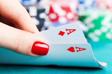 İki as ve kumar fişleri