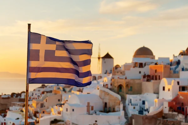 Griechische Flagge Über Oia Stockfoto und mehr Bilder von