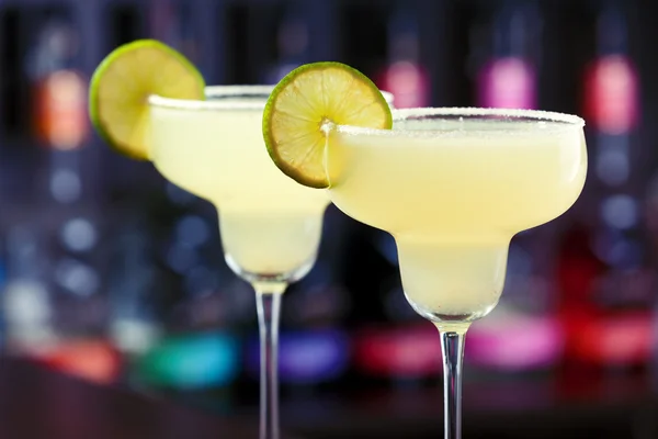 Margarita koktajle w barze — Zdjęcie stockowe
