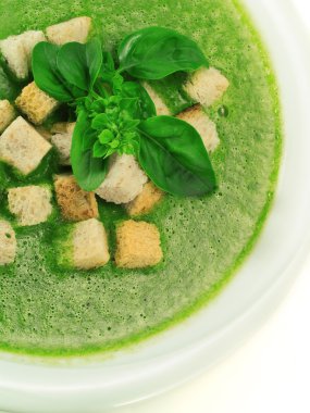 Ispanak ve fesleğen çorbası